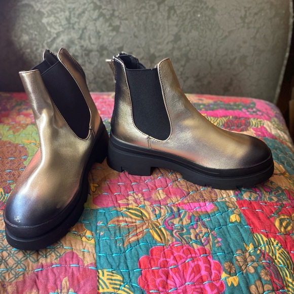 KIDS BOOTS NWOB - Picture 2 of 8